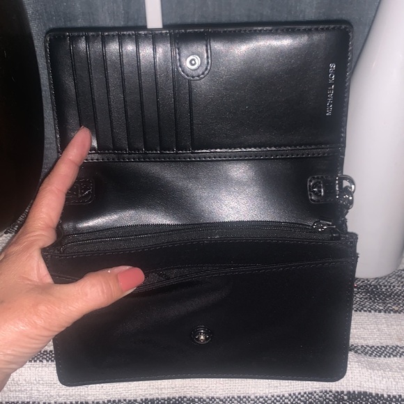 Michael Kors Jet Set Charm Phone Crossbody Bag - Picture 4 of 11